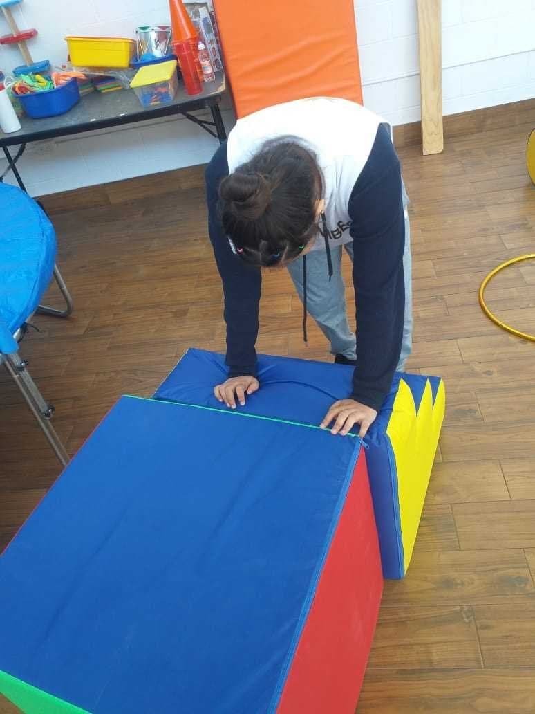 Equipo y usuario de ESPAU durante una actividad terapéutica